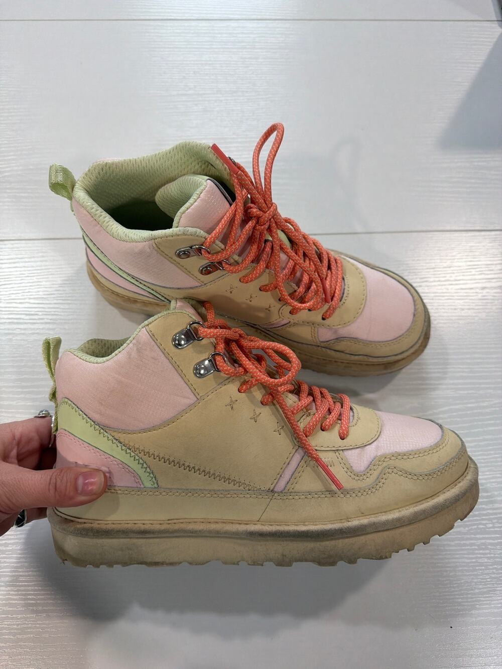 UGG Hiking Snow Boots Tan and Pink Size 8.5